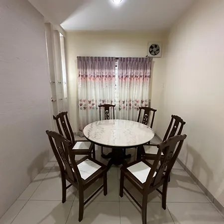 Double Ee Homestay 6 Cars Parking Place 12Pax Sitiawan Exterior photo